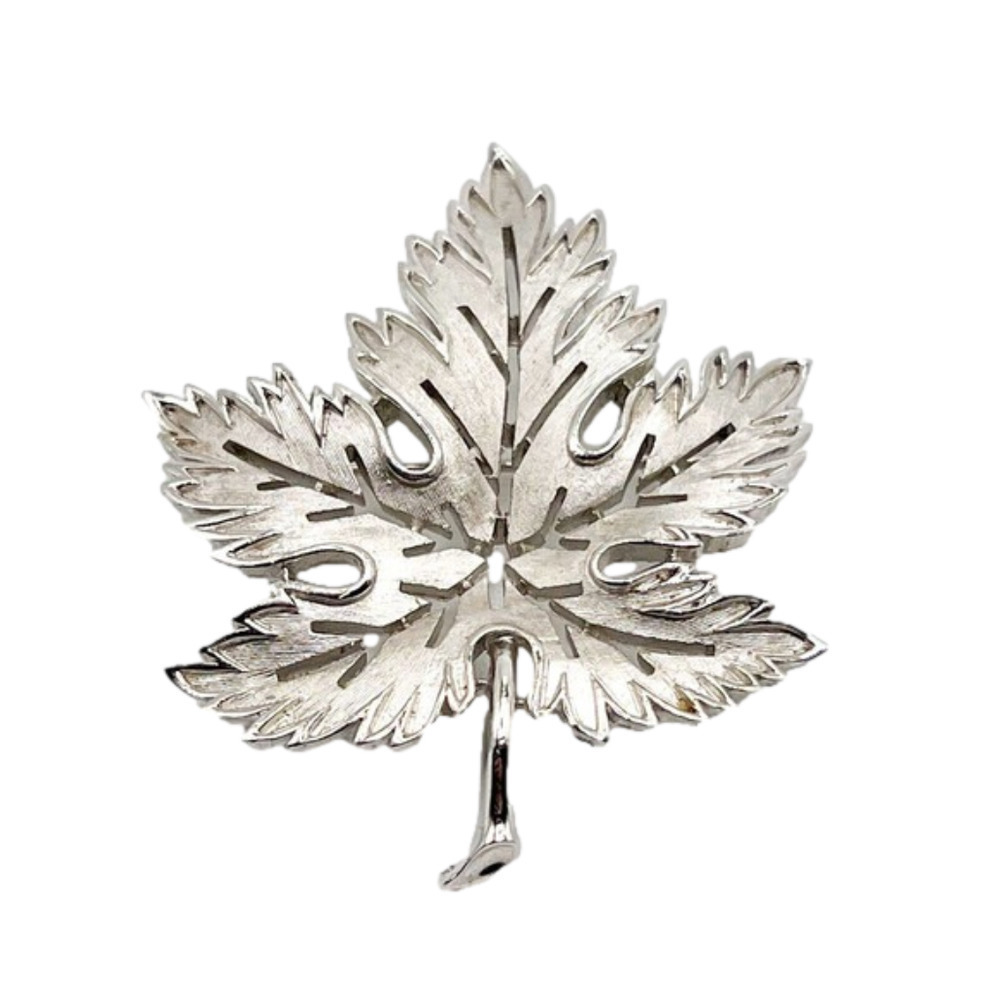 𝅺CROWN Trifari Vintage Brooch Maple Leaf Pin Silvertone